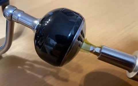 Fishing reel component with yellow liquid